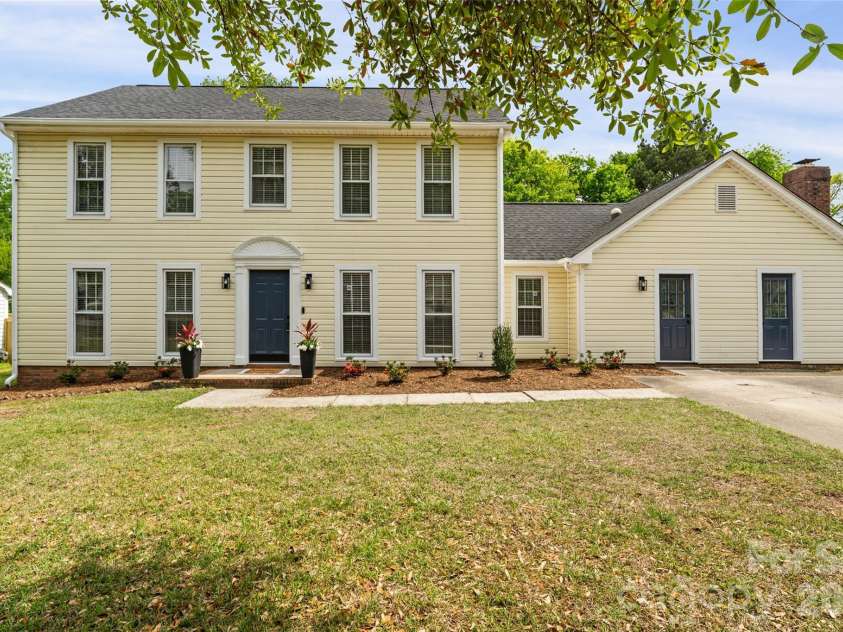 6600 Porterfield Road, Charlotte, NC 28226.  MLS# CAR4402942, YatesRealty ID 24948. 