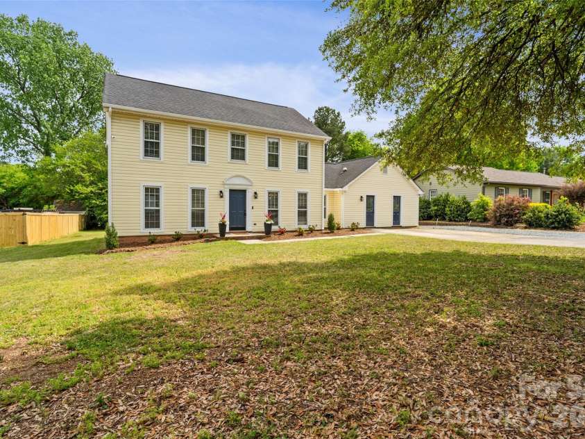 6600 Porterfield Road, Charlotte, NC 28226.  MLS# CAR4402942, YatesRealty ID 24948. 