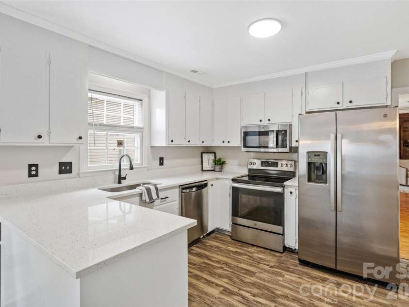 6600 Porterfield Road, Charlotte, NC 28226.  MLS# CAR4402942, YatesRealty ID 24948. 