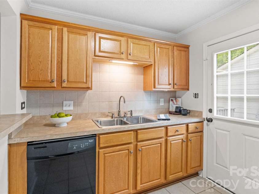 6600 Porterfield Road, Charlotte, NC 28226.  MLS# CAR4402942, YatesRealty ID 24948. 