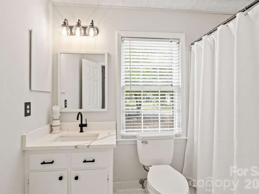 6600 Porterfield Road, Charlotte, NC 28226.  MLS# CAR4402942, YatesRealty ID 24948. 