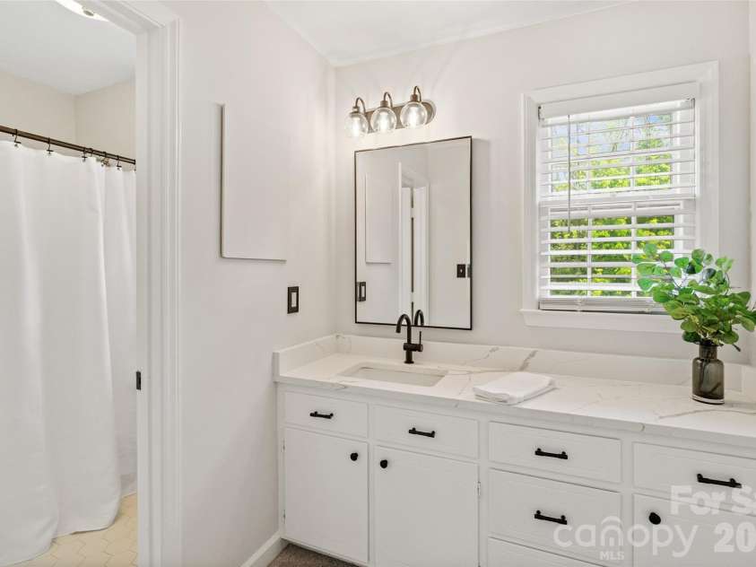 6600 Porterfield Road, Charlotte, NC 28226.  MLS# CAR4402942, YatesRealty ID 24948. 
