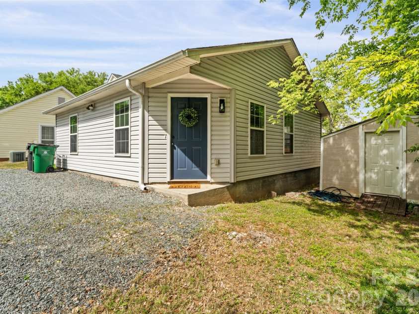 6600 Porterfield Road, Charlotte, NC 28226.  MLS# CAR4402942, YatesRealty ID 24948. 