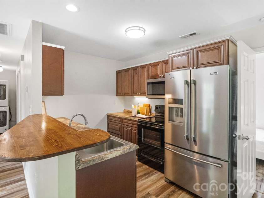 6600 Porterfield Road, Charlotte, NC 28226.  MLS# CAR4402942, YatesRealty ID 24948. 