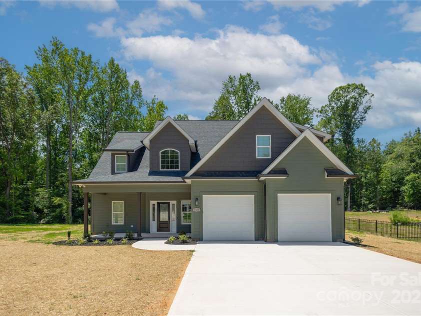 5009 Oconee Drive, Stanley, NC 28164.  MLS# CAR4279438, YatesRealty ID 24949. 
