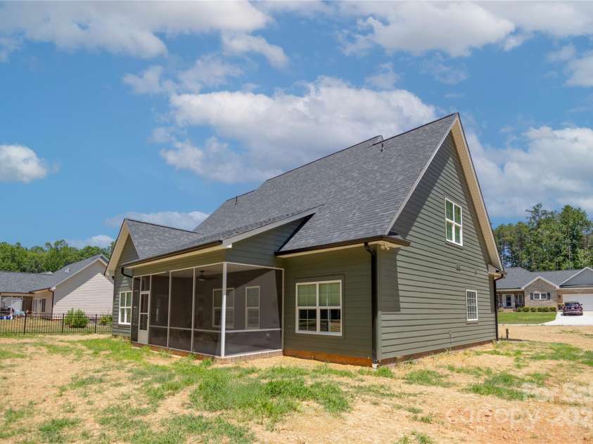 5009 Oconee Drive, Stanley, NC 28164.  MLS# CAR4279438, YatesRealty ID 24949. 