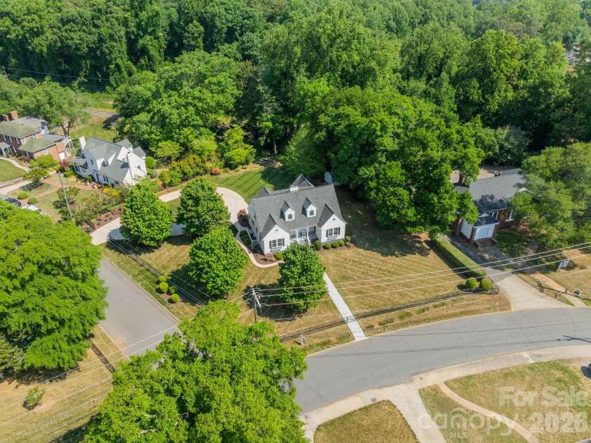 27 Circle Drive, Belmont, NC 28012.  MLS# CAR4337909, YatesRealty ID 2495. 27 Circle Drive in Belmont NC