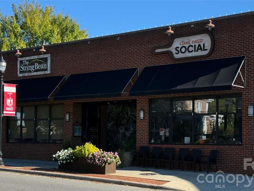27 Circle Drive, Belmont, NC 28012.  MLS# CAR4337909, YatesRealty ID 2495. 