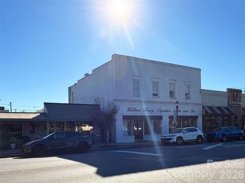 27 Circle Drive, Belmont, NC 28012.  MLS# CAR4337909, YatesRealty ID 2495. 