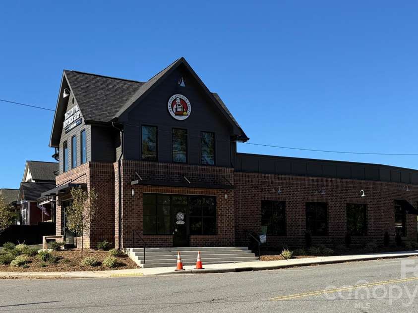 27 Circle Drive, Belmont, NC 28012.  MLS# CAR4337909, YatesRealty ID 2495. 