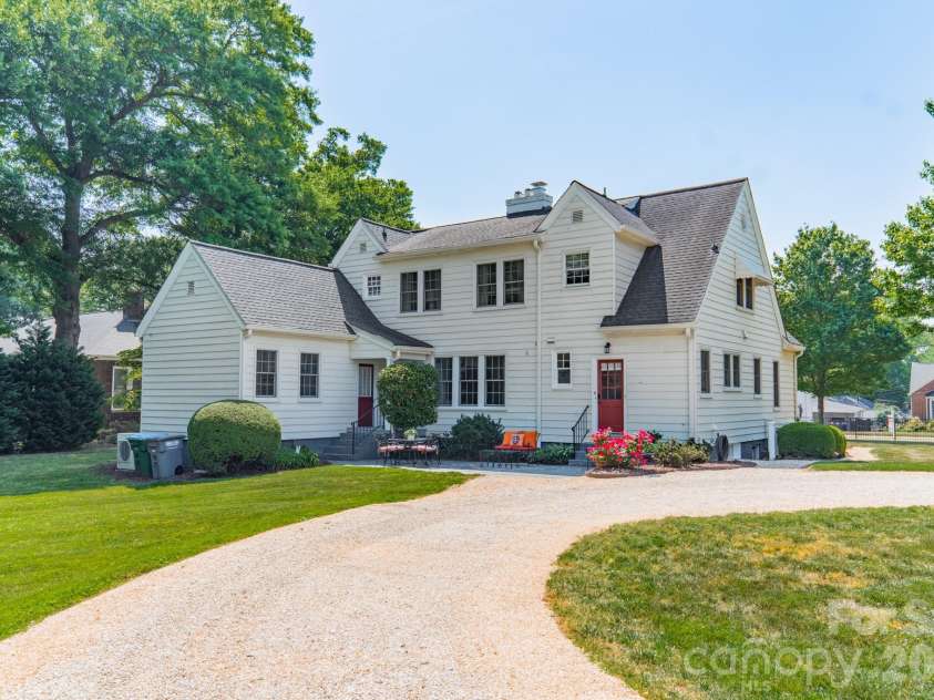 27 Circle Drive, Belmont, NC 28012.  MLS# CAR4337909, YatesRealty ID 2495. 
