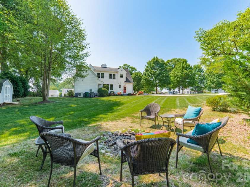 27 Circle Drive, Belmont, NC 28012.  MLS# CAR4337909, YatesRealty ID 2495. 