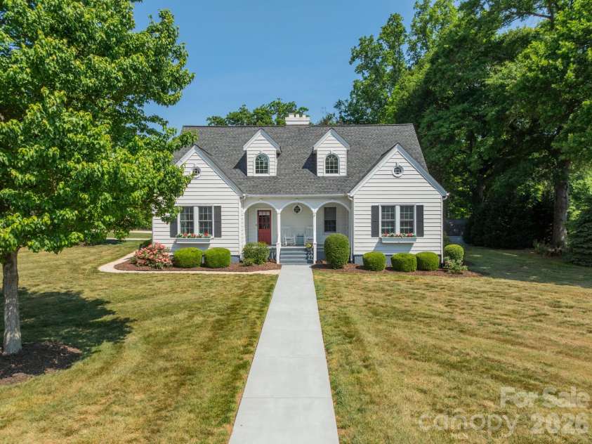 27 Circle Drive, Belmont, NC 28012.  MLS# CAR4337909, YatesRealty ID 2495. Flat homesite at 27 Circle Drive
