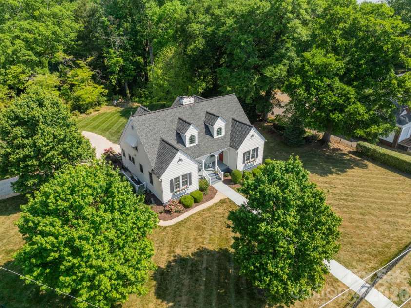 27 Circle Drive, Belmont, NC 28012.  MLS# CAR4337909, YatesRealty ID 2495. So much space in this large homesite!