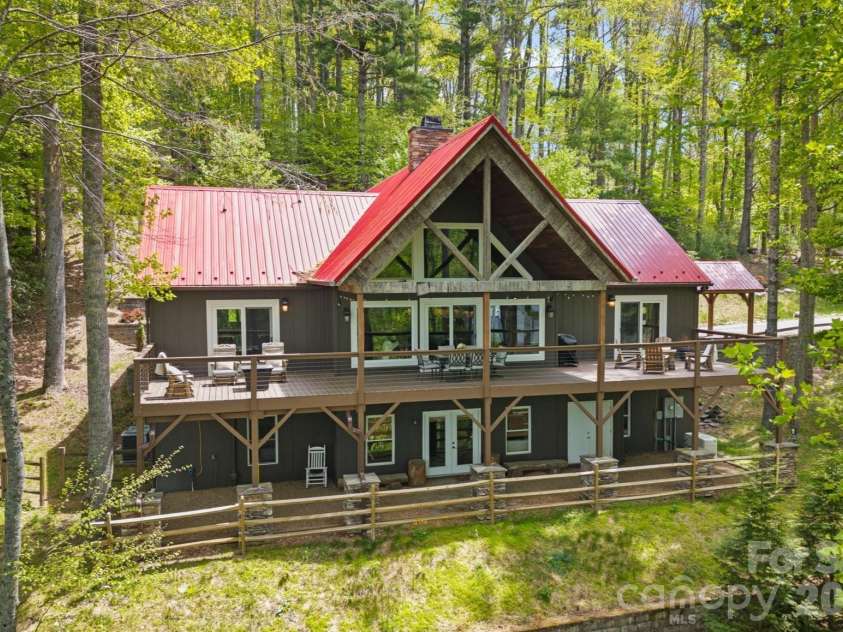 506 Crystal Mountain Road, Boone, NC 28607.  MLS# CAR4381360, YatesRealty ID 24951. 