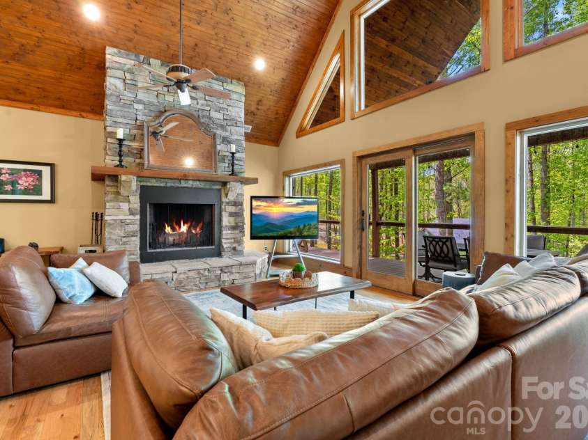 506 Crystal Mountain Road, Boone, NC 28607.  MLS# CAR4381360, YatesRealty ID 24951. 