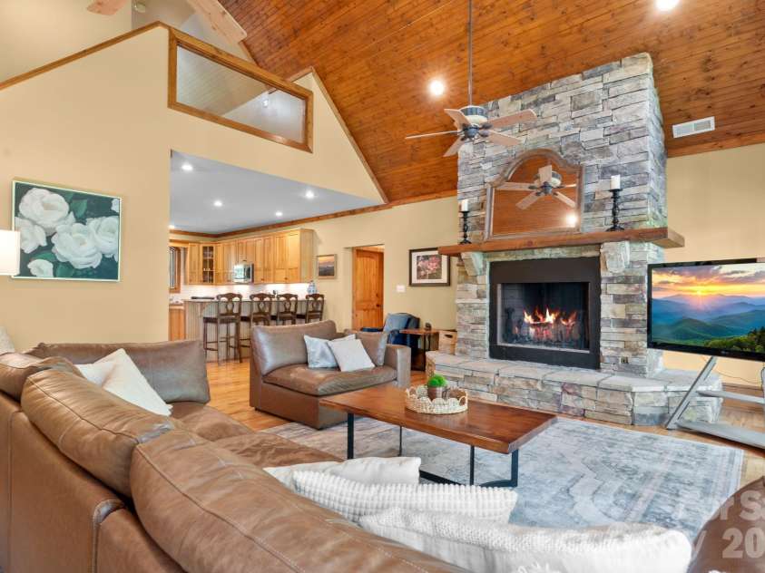 506 Crystal Mountain Road, Boone, NC 28607.  MLS# CAR4381360, YatesRealty ID 24951. 