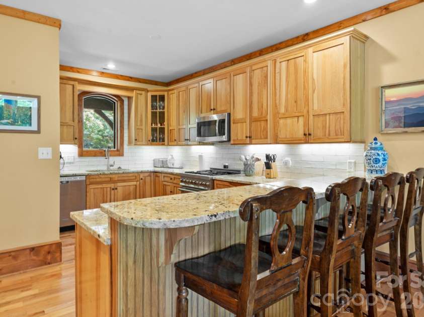 506 Crystal Mountain Road, Boone, NC 28607.  MLS# CAR4381360, YatesRealty ID 24951. 