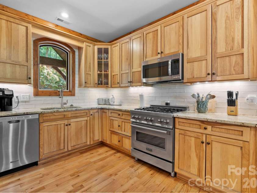 506 Crystal Mountain Road, Boone, NC 28607.  MLS# CAR4381360, YatesRealty ID 24951. 