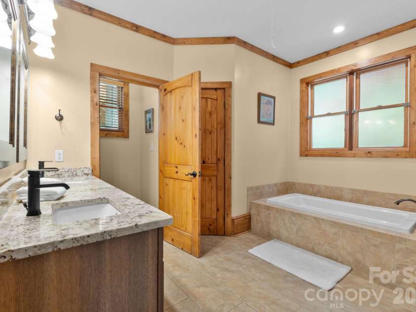 506 Crystal Mountain Road, Boone, NC 28607.  MLS# CAR4381360, YatesRealty ID 24951. 