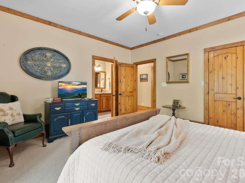 506 Crystal Mountain Road, Boone, NC 28607.  MLS# CAR4381360, YatesRealty ID 24951. 