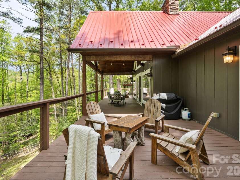 506 Crystal Mountain Road, Boone, NC 28607.  MLS# CAR4381360, YatesRealty ID 24951. 