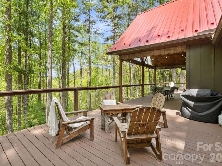 506 Crystal Mountain Road, Boone, NC 28607.  MLS# CAR4381360, YatesRealty ID 24951. 