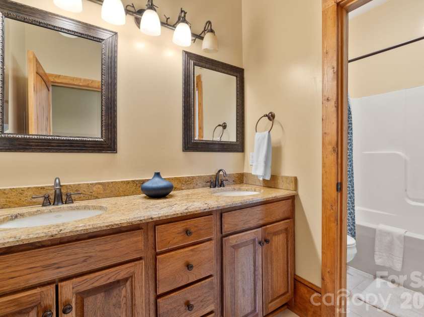 506 Crystal Mountain Road, Boone, NC 28607.  MLS# CAR4381360, YatesRealty ID 24951. 