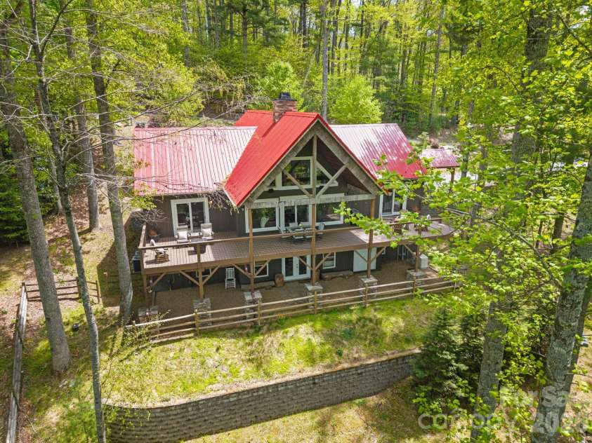 506 Crystal Mountain Road, Boone, NC 28607.  MLS# CAR4381360, YatesRealty ID 24951. 