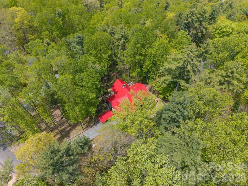 506 Crystal Mountain Road, Boone, NC 28607.  MLS# CAR4381360, YatesRealty ID 24951. 