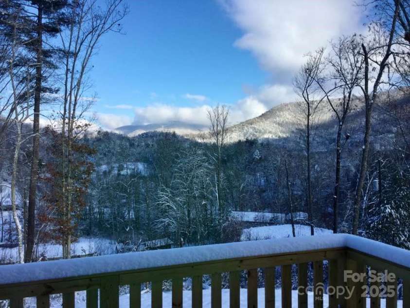 266 Egret Lane, Sylva, NC 28779.  MLS# CAR4280018, YatesRealty ID 24953. 