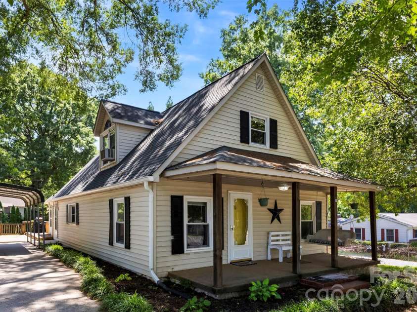 602 Lee Avenue, Bessemer City, NC 28016.  MLS# CAR4384706, YatesRealty ID 24953. 