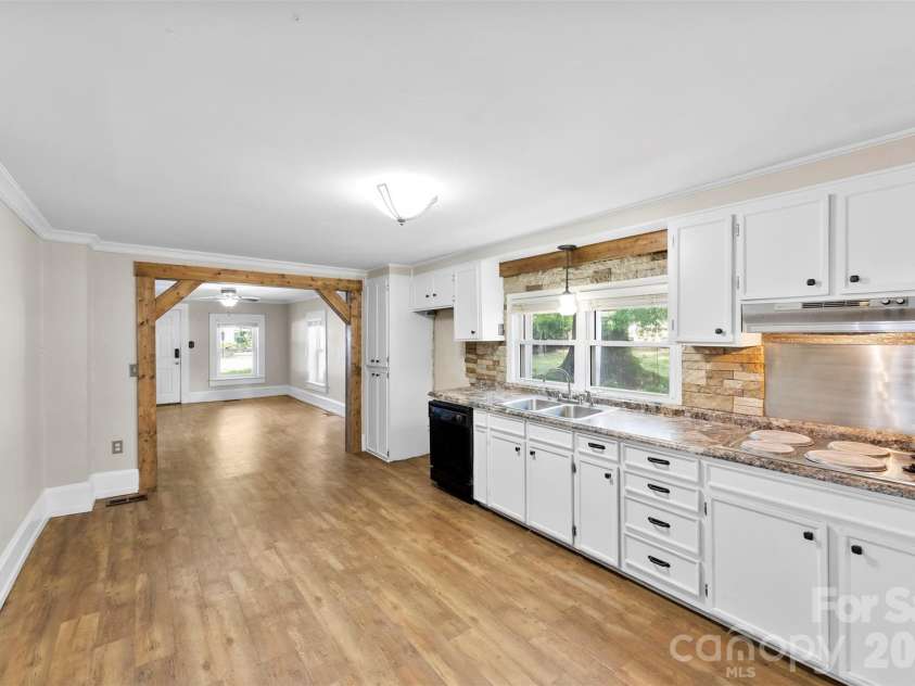 602 Lee Avenue, Bessemer City, NC 28016.  MLS# CAR4384706, YatesRealty ID 24953. 