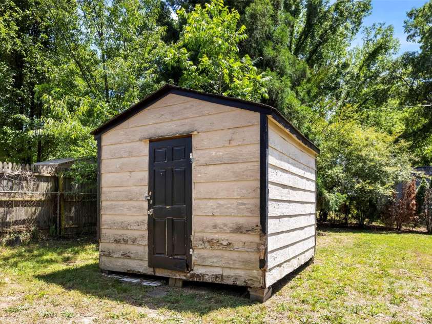 602 Lee Avenue, Bessemer City, NC 28016.  MLS# CAR4384706, YatesRealty ID 24953. 