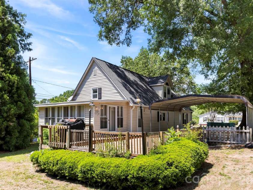 602 Lee Avenue, Bessemer City, NC 28016.  MLS# CAR4384706, YatesRealty ID 24953. 