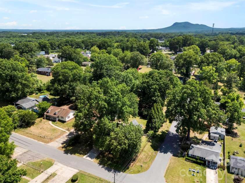 602 Lee Avenue, Bessemer City, NC 28016.  MLS# CAR4384706, YatesRealty ID 24953. 
