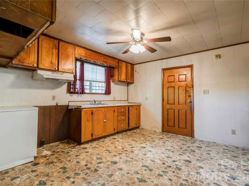 804 Tenda Place, Shelby, NC 28150.  MLS# CAR4373772, YatesRealty ID 24954. 