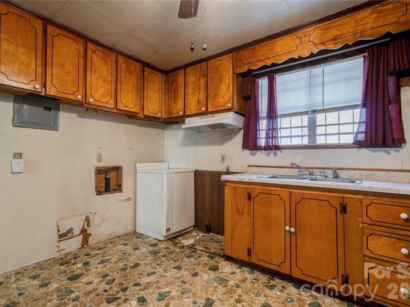 804 Tenda Place, Shelby, NC 28150.  MLS# CAR4373772, YatesRealty ID 24954. 