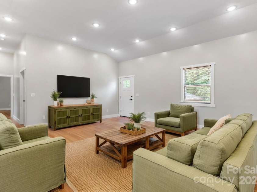 1844 Bellcroft Lane, Lenoir, NC 28645.  MLS# CAR4269715, YatesRealty ID 24955. 
