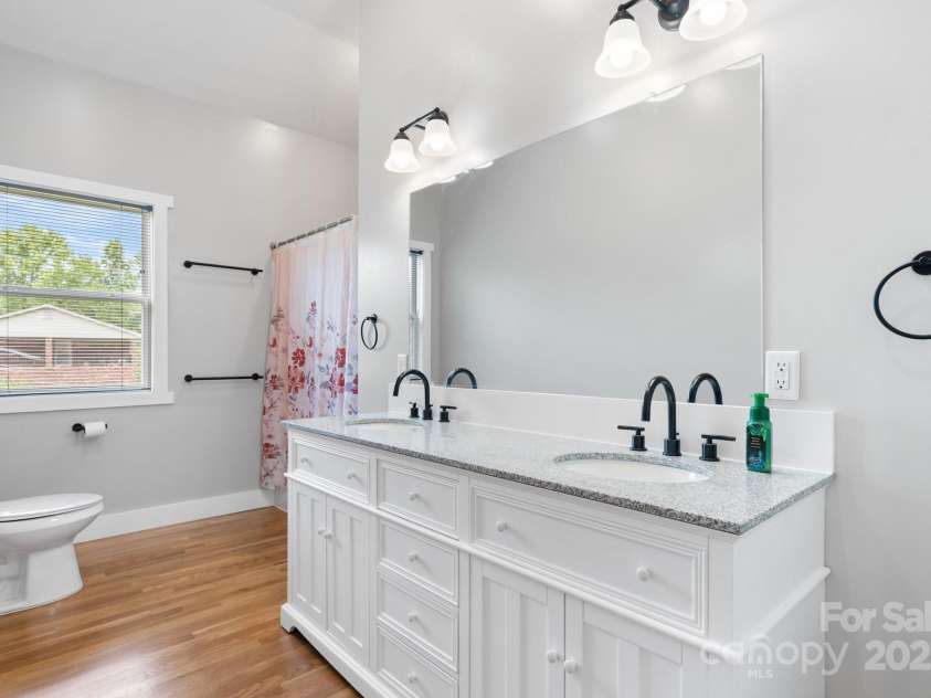1844 Bellcroft Lane, Lenoir, NC 28645.  MLS# CAR4269715, YatesRealty ID 24955. Hallway Bathroom