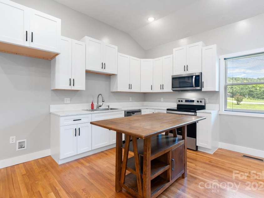 1844 Bellcroft Lane, Lenoir, NC 28645.  MLS# CAR4269715, YatesRealty ID 24955. Kitchen