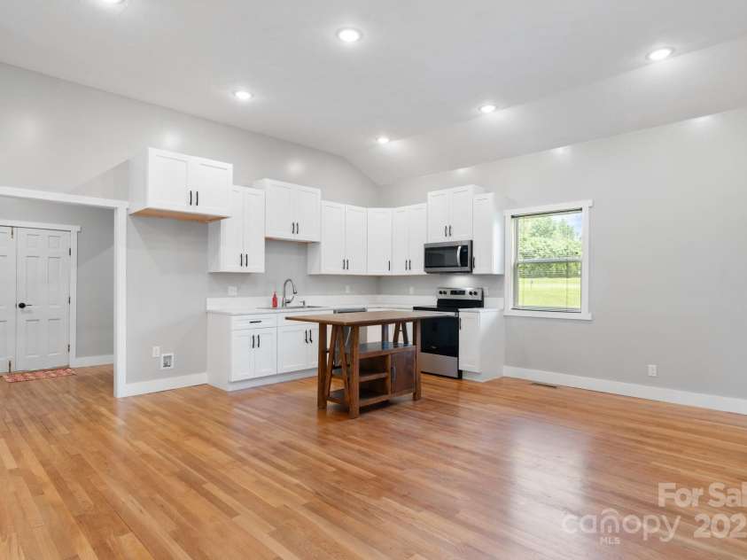 1844 Bellcroft Lane, Lenoir, NC 28645.  MLS# CAR4269715, YatesRealty ID 24955. Kitchen/Breakfast Area