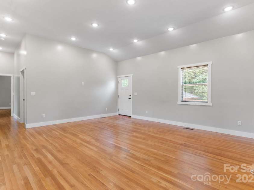 1844 Bellcroft Lane, Lenoir, NC 28645.  MLS# CAR4269715, YatesRealty ID 24955. Living Room