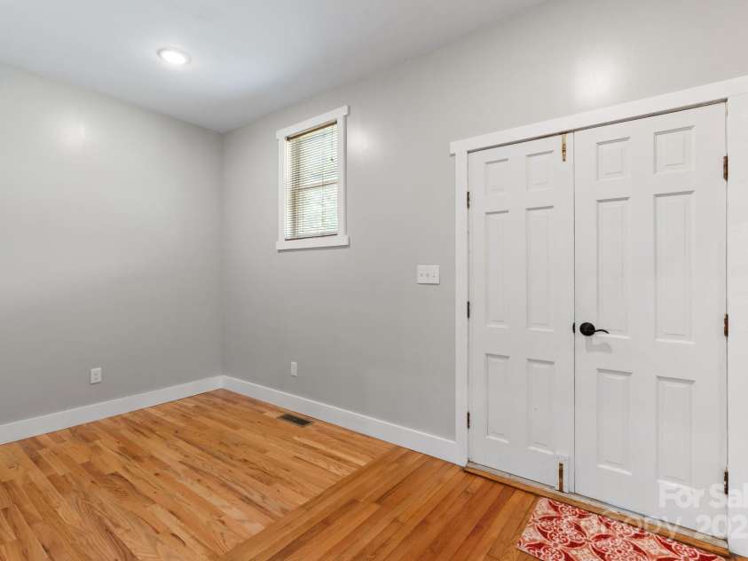 1844 Bellcroft Lane, Lenoir, NC 28645.  MLS# CAR4269715, YatesRealty ID 24955. Office/Sitting Area