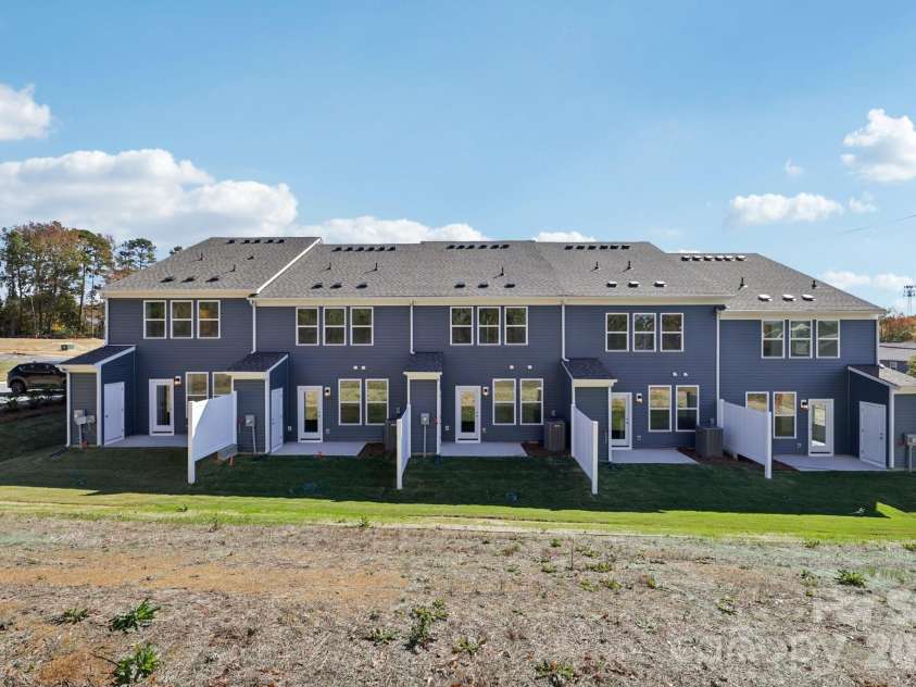7643 Ethora Way, Charlotte, NC 28216.  MLS# CAR4345040, YatesRealty ID 24955. 