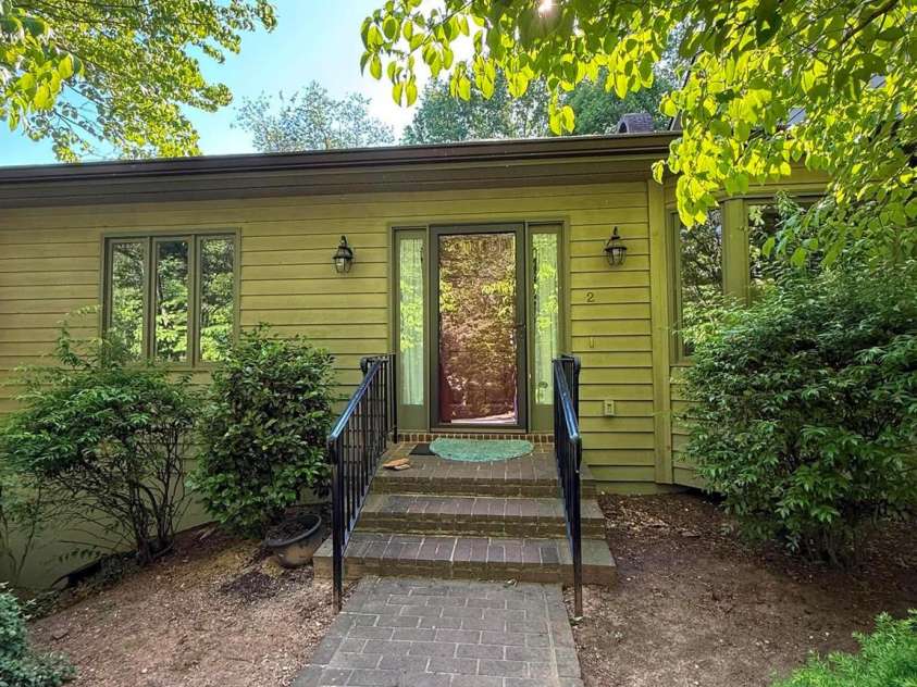 2 Hunting Country Trail, Tryon, NC 28782.  MLS# CAR4383981, YatesRealty ID 24956. 