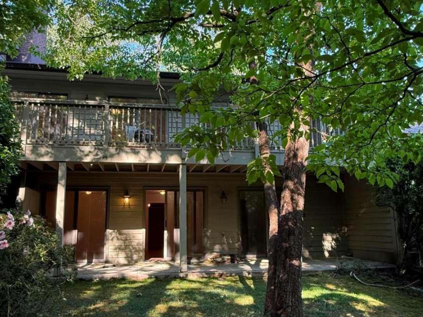 2 Hunting Country Trail, Tryon, NC 28782.  MLS# CAR4383981, YatesRealty ID 24956. 