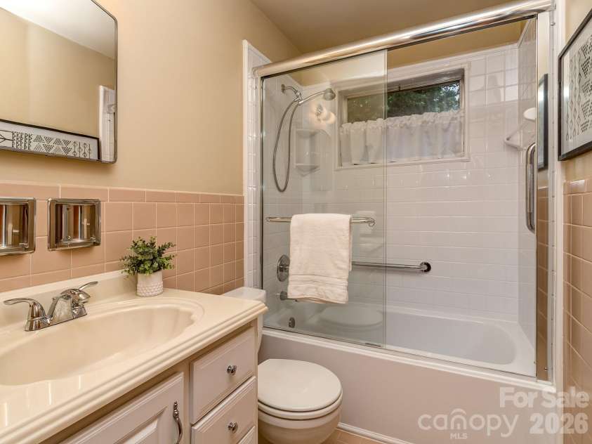 5344 Buena Vista Avenue, Charlotte, NC 28205.  MLS# CAR4381925, YatesRealty ID 24958. Full Bath