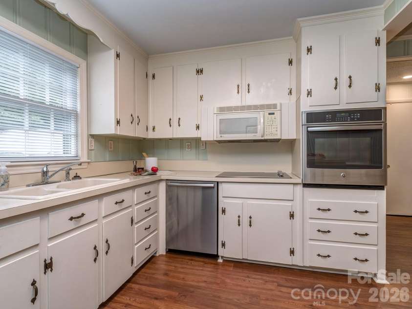 5344 Buena Vista Avenue, Charlotte, NC 28205.  MLS# CAR4381925, YatesRealty ID 24958. Kitchen