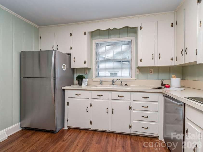5344 Buena Vista Avenue, Charlotte, NC 28205.  MLS# CAR4381925, YatesRealty ID 24958. Kitchen